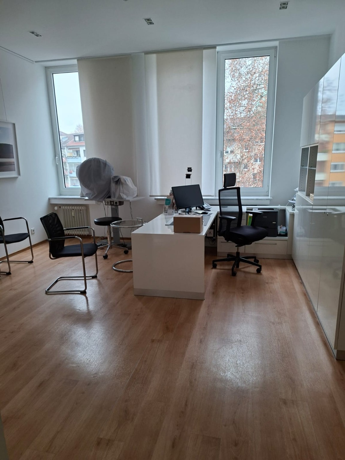 Heller Praxisraum in der Praxisklinik am Rosengarten Mannheim
